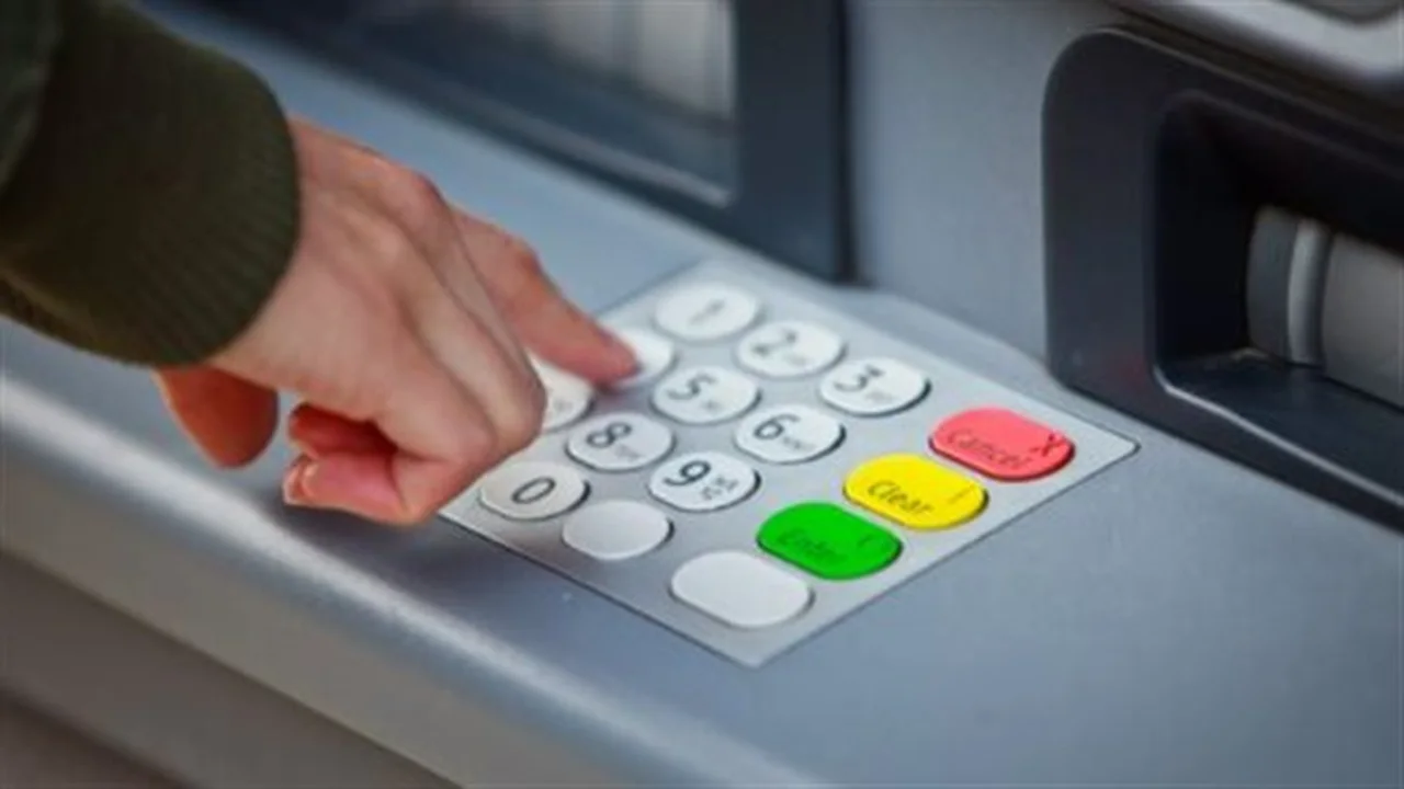 تحول رقمي.. خدمات السحب والإيداع عبر الموبايل تلغي الاعتماد على البطاقات البنكية